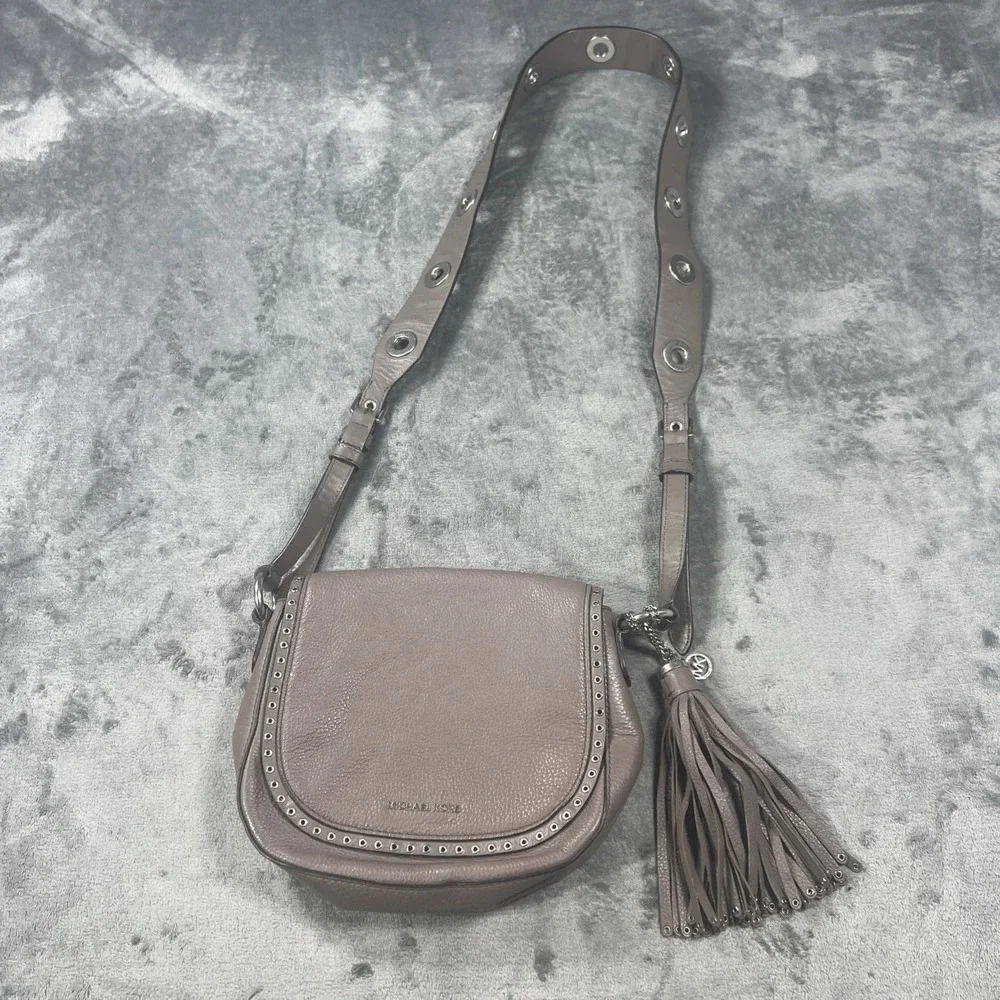 Michael Kors Saddle Bag Pebbled Leather Purse Retro Fringe Luxe Fashion Boho Y2K